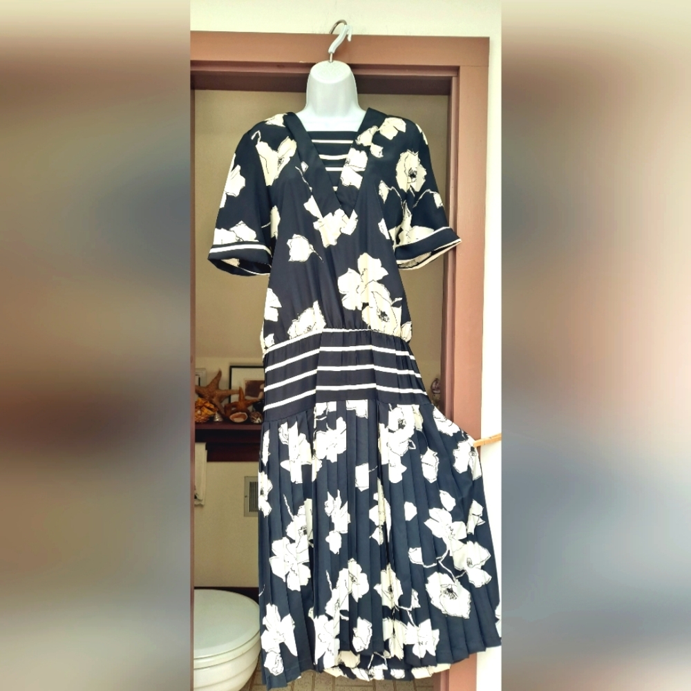 Vintage JONATHAN MARTIN Drop Waist Maxi Dress Pleated Skirt Black White Party